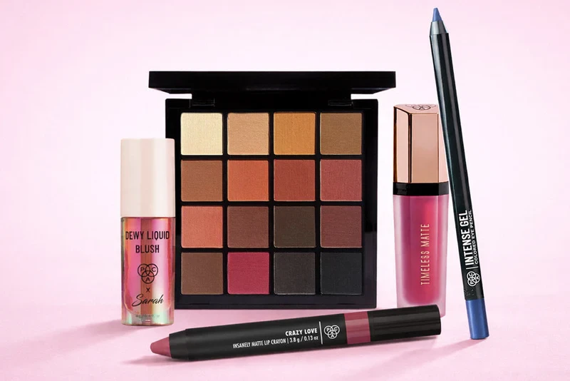 Confidence Through Color: How Makeup Shapes Self-Expression